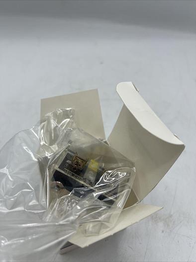 ALLEN-BRADLEY 800T-XD6 SER.D