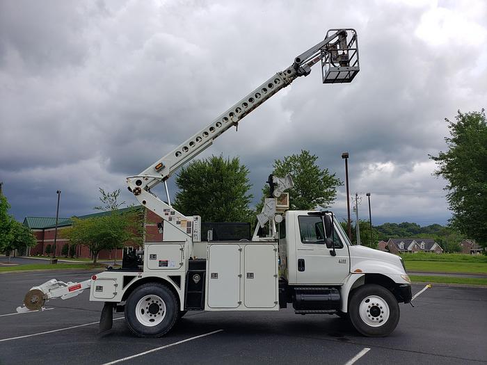 Used 2006 International 4300 Altec T40C Cable Placer Bucket Truck