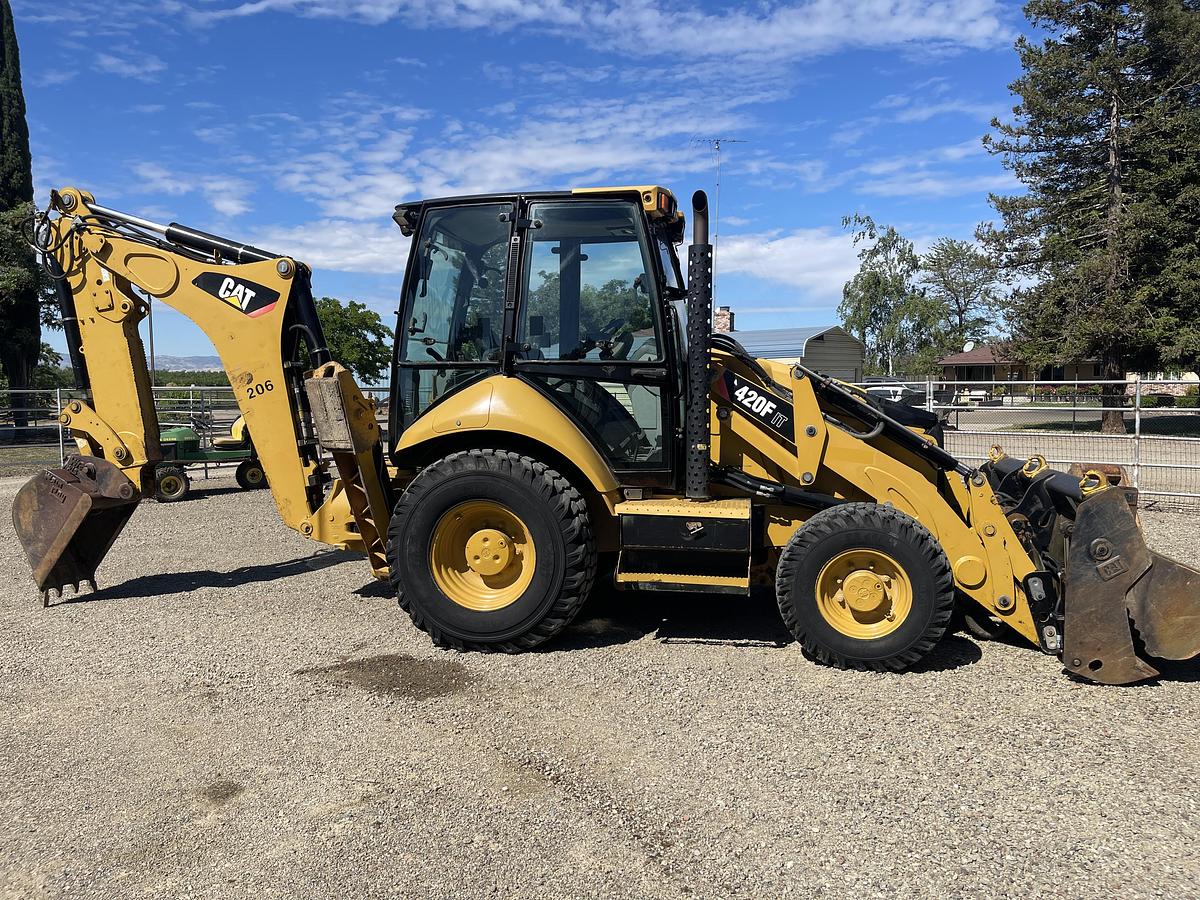 Used 2014 CAT 420F it