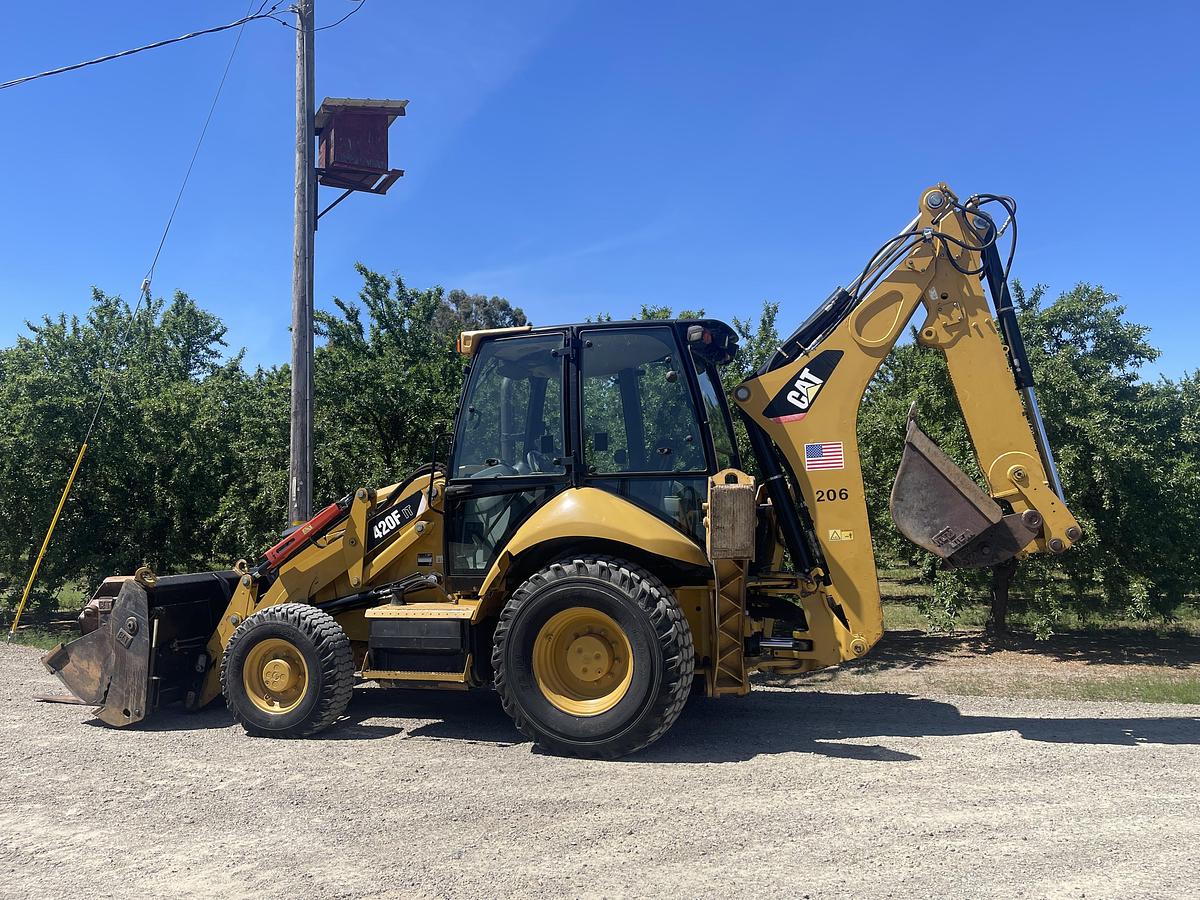 Used 2014 CAT 420F it