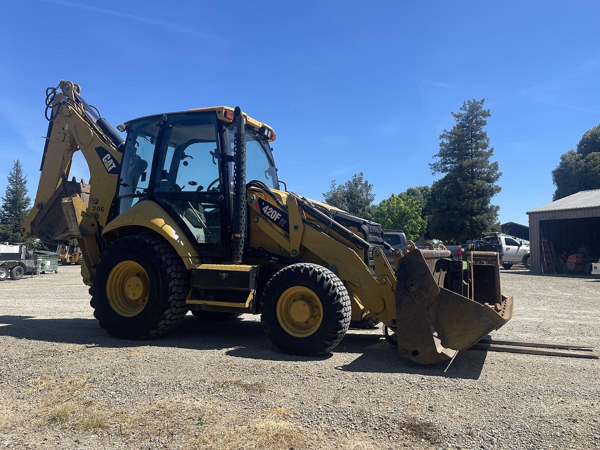 Used 2014 CAT 420F it