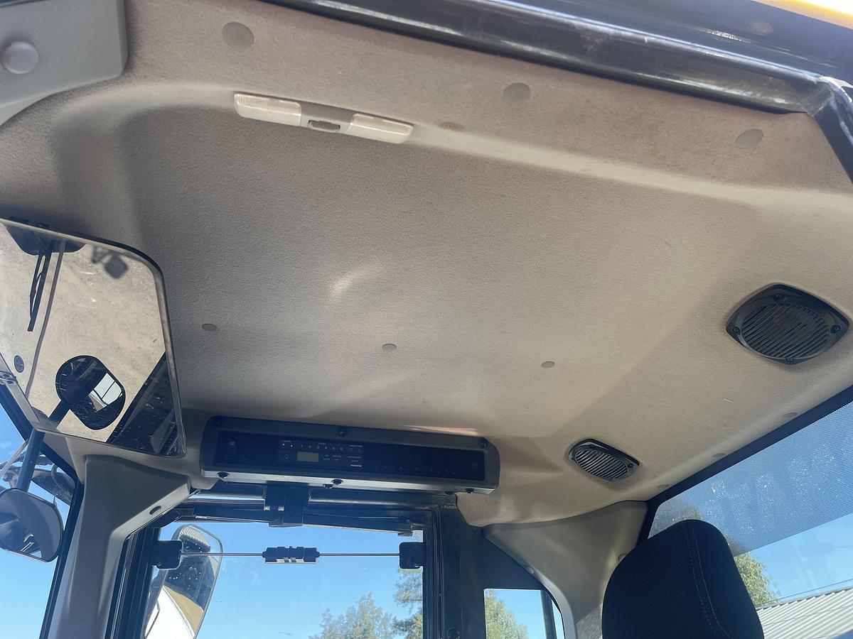 Used 2018 Komatsu WA380-8