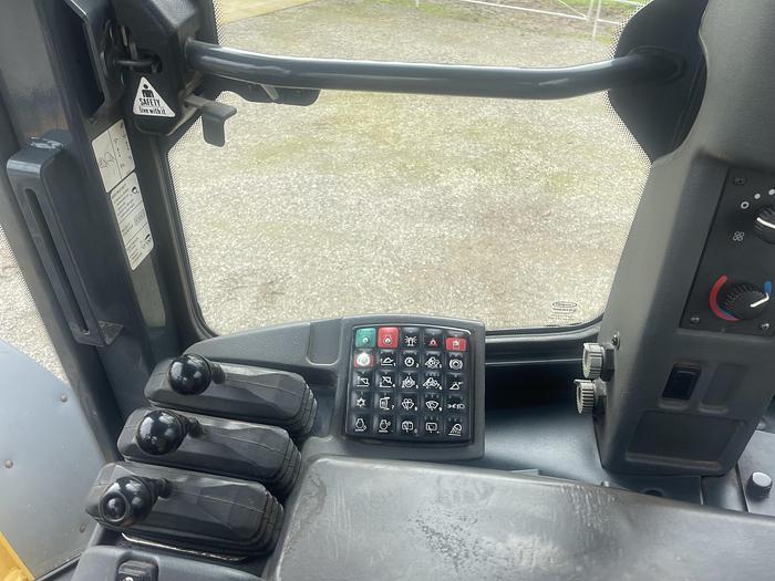 Used 2017 John Deere 644K