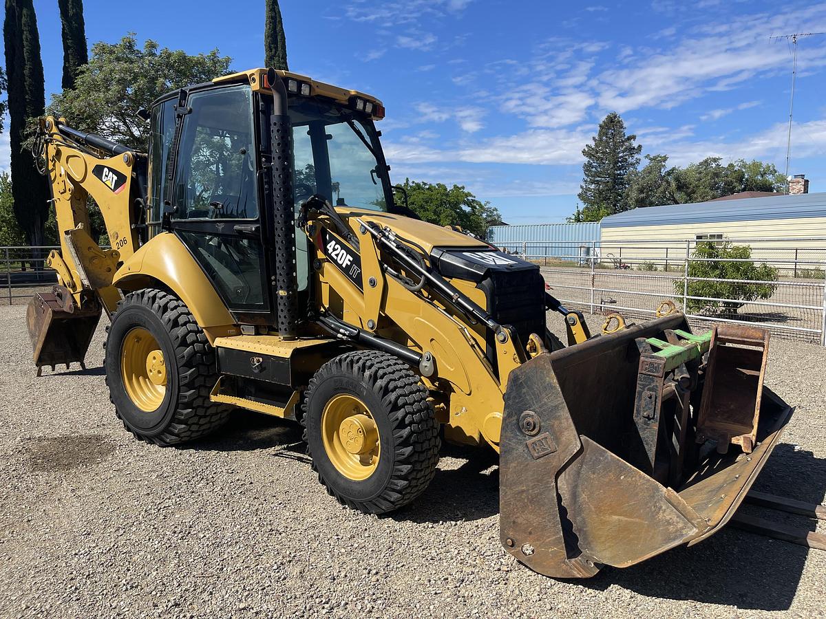 Used 2014 CAT 420F it