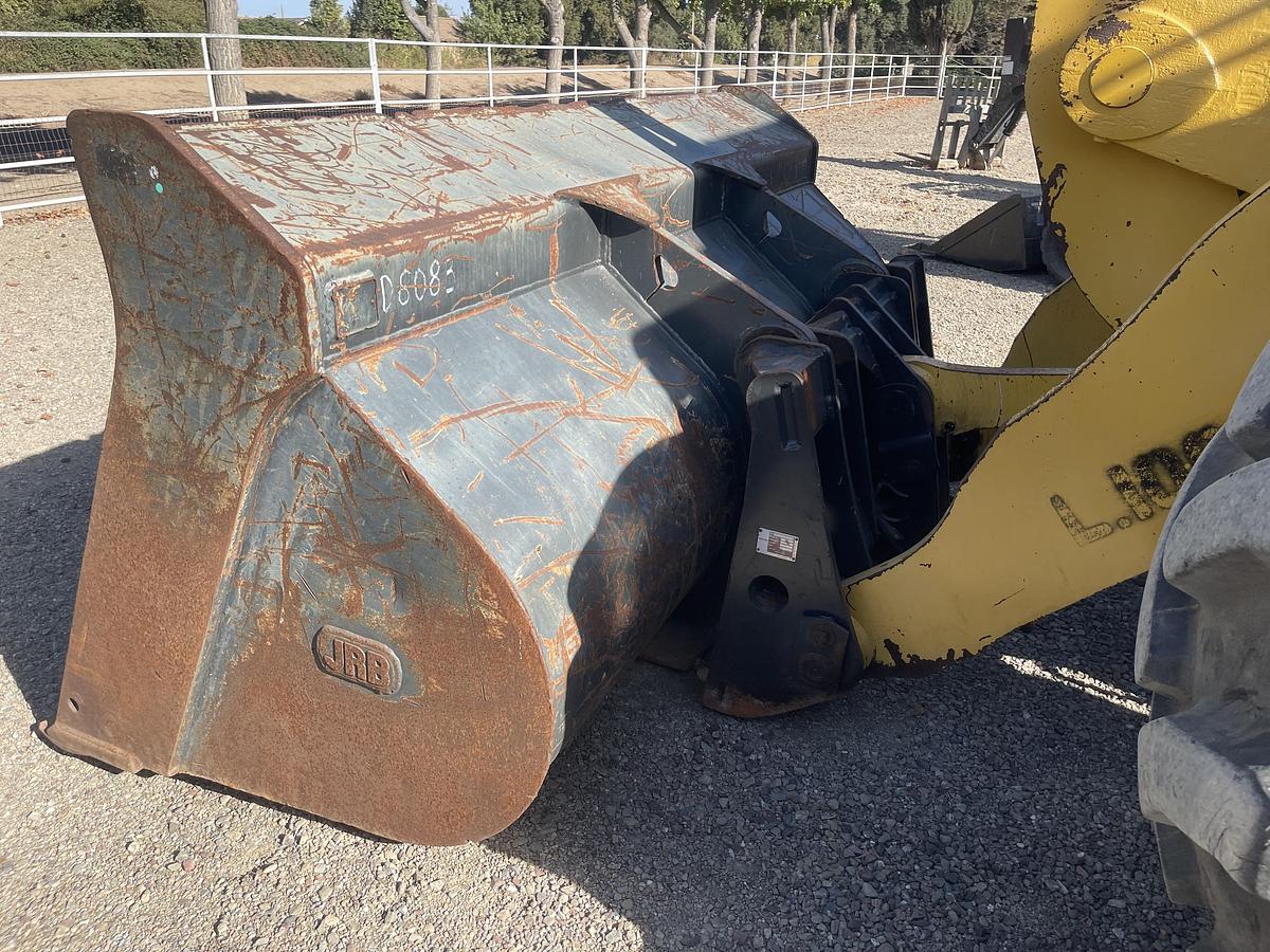 Used 2018 Komatsu WA320-8