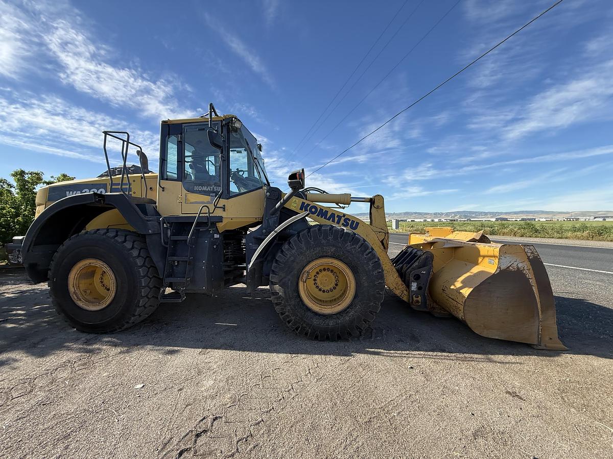 Used 2017 Komatsu WA380-8
