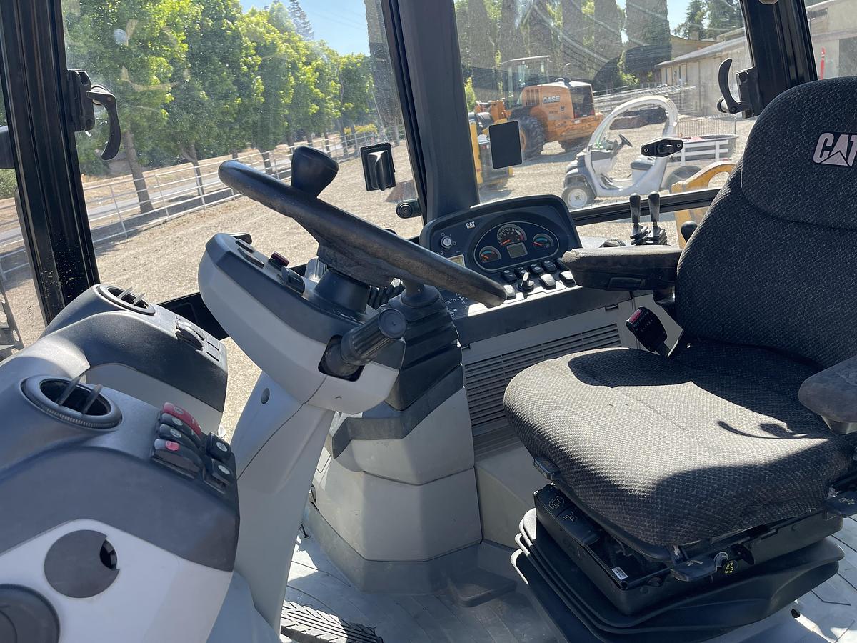 Used 2014 CAT 420F it