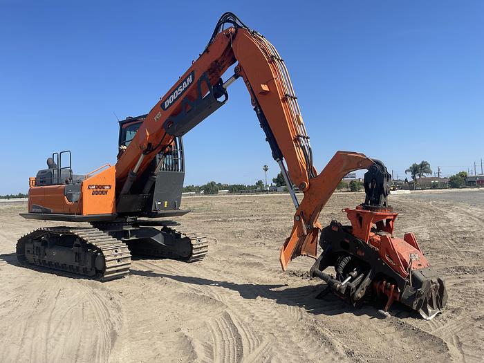 Used 2018 Doosan DX300 LL-5