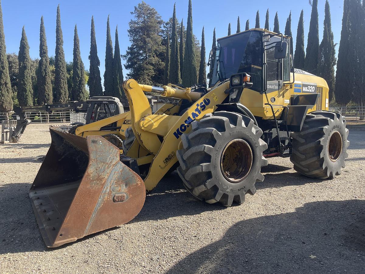 Used 2018 Komatsu WA320-8