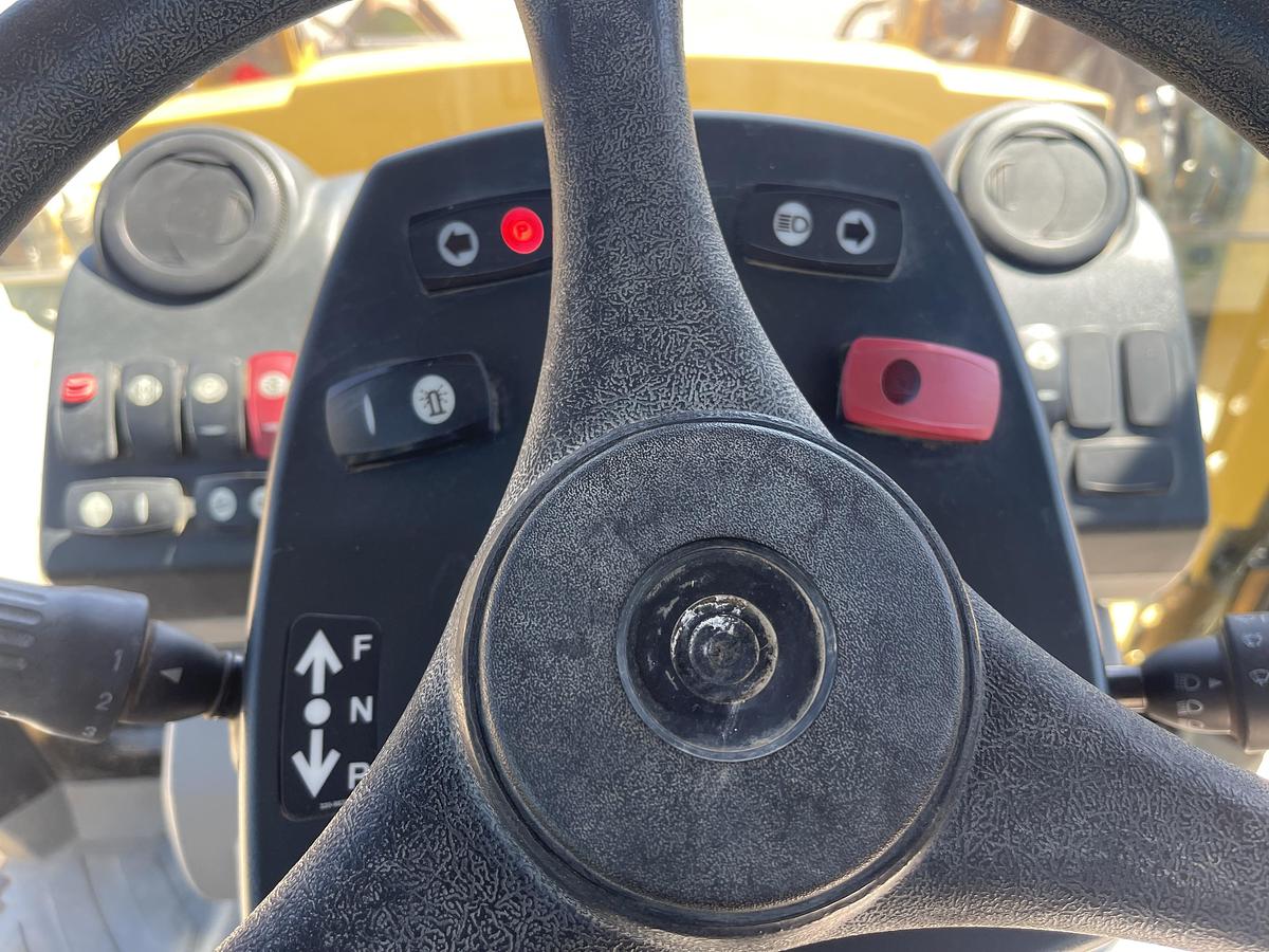 Used 2014 CAT 420F it