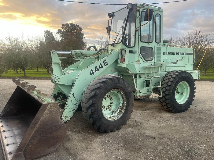 Used 1990 John Deere 444E