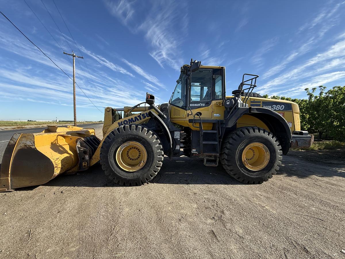 Used 2017 Komatsu WA380-8
