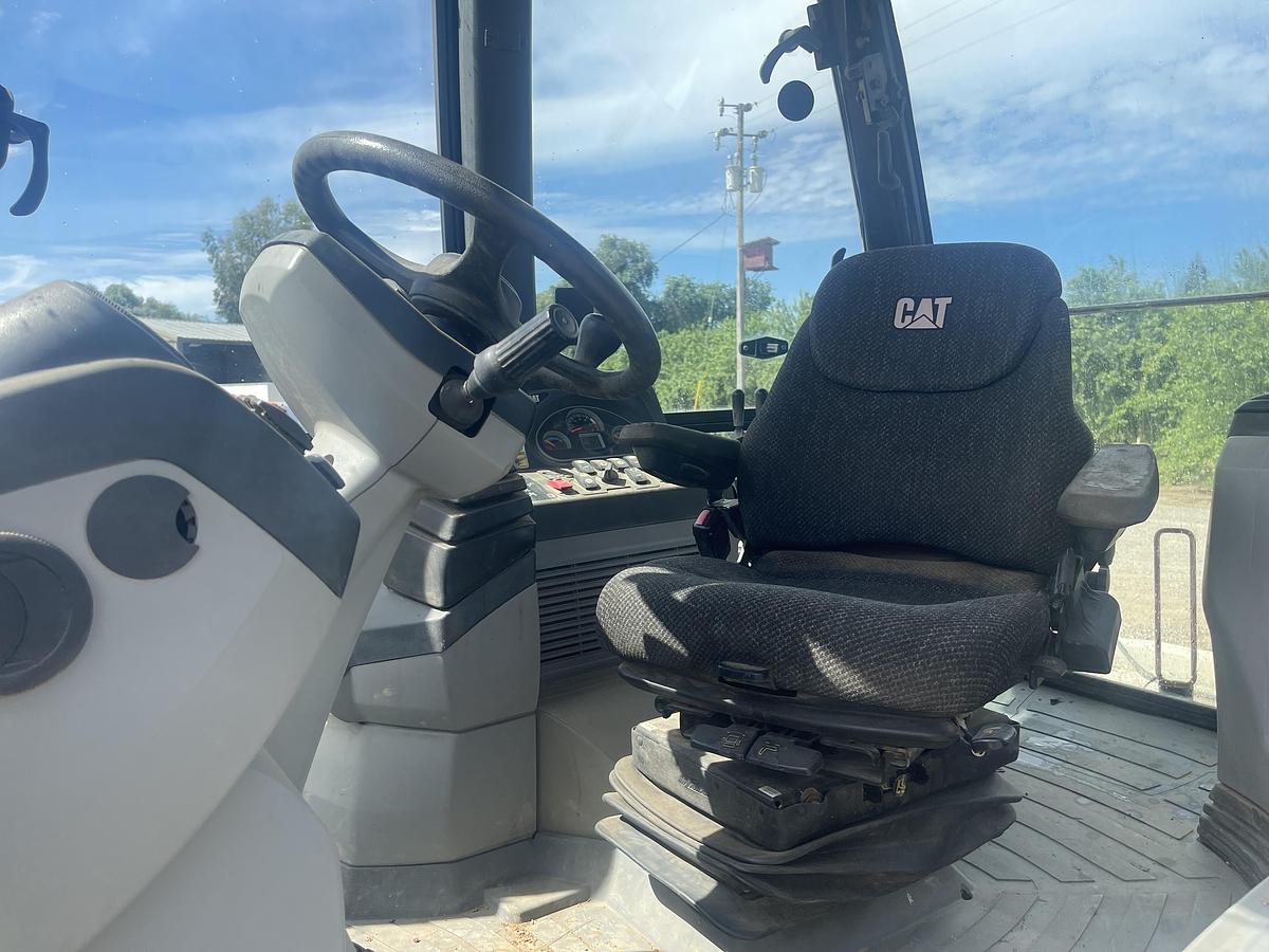 Used 2014 CAT 420F it