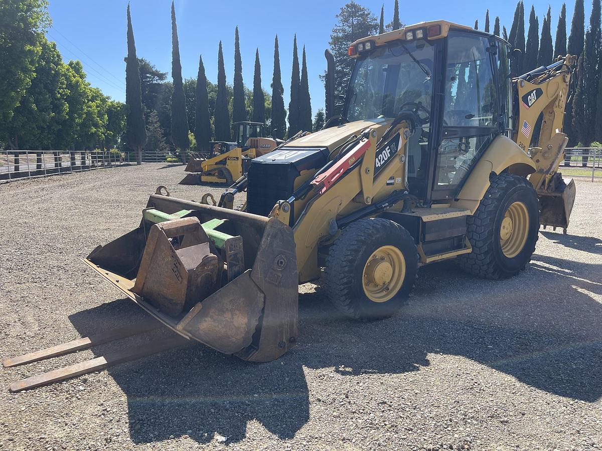 Used 2014 CAT 420F it