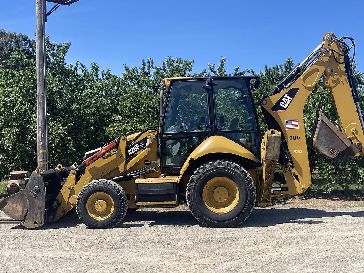 Used 2014 CAT 420F it