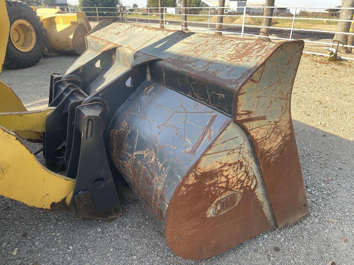 Used 2018 Komatsu WA320-8