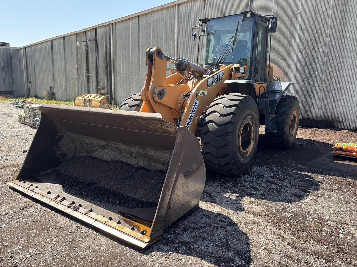 Used 2015 Case 821F