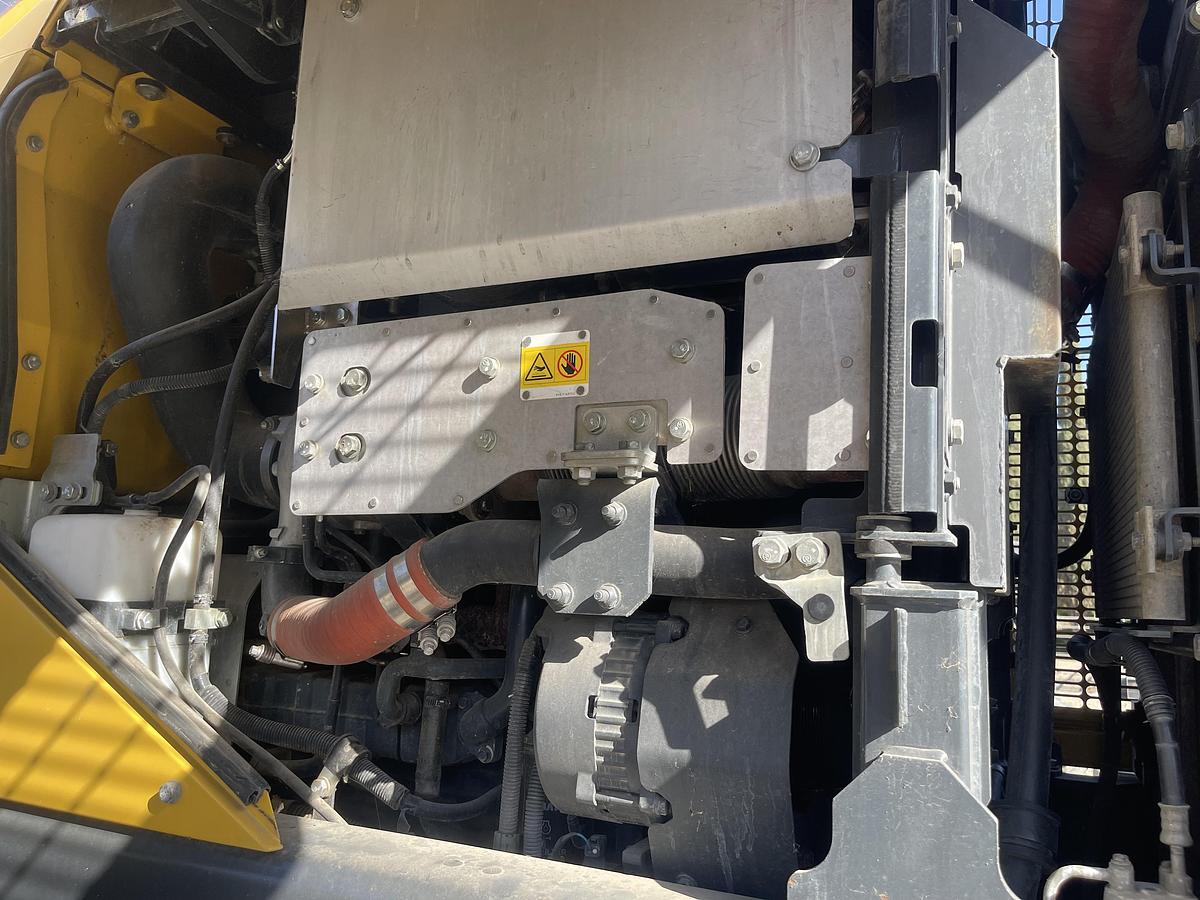 Used 2018 Komatsu WA320-8