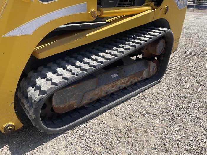 Used 2005 Gehl CLT80