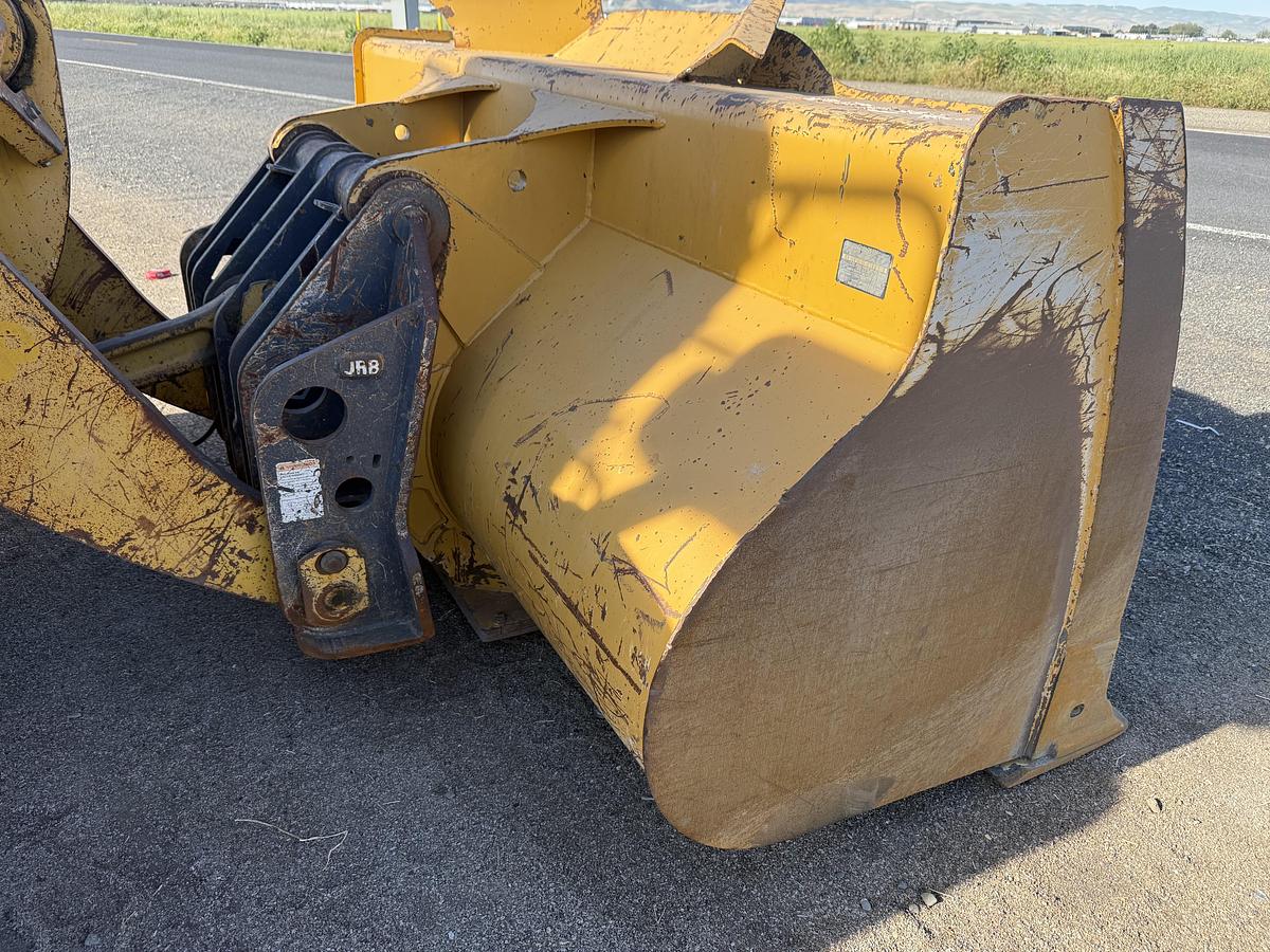 Used 2017 Komatsu WA380-8