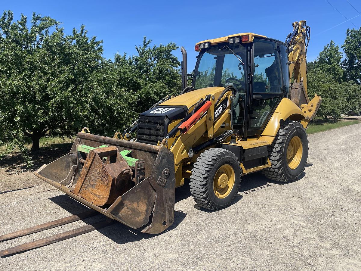 Used 2014 CAT 420F it