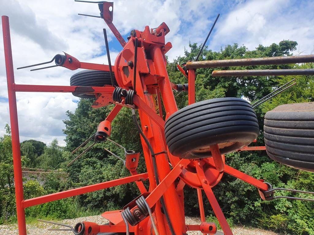 Used Kuhn GF8501MH Hay Rake