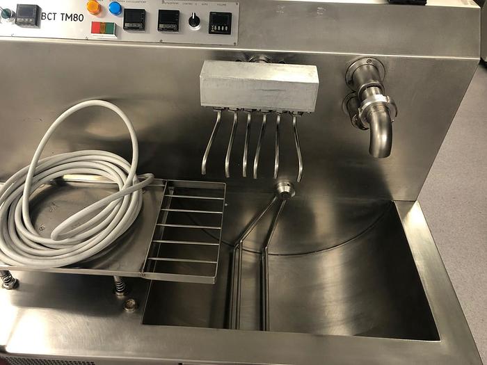D'occasion CHOCOLATE TEMPERER / MOULDING MACHINE