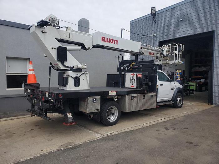 Used 2017 Elliott M43R Sign Crane on 2017 Ram 5500 Reg Cab Flatbed Truck – M54174