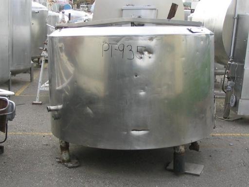 Usado 1000 GALLON BULK TANK WITH DIMPLED JACKET AND SPRAYBALL