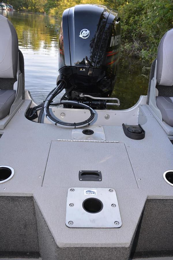 Smoker Craft Ultima 172