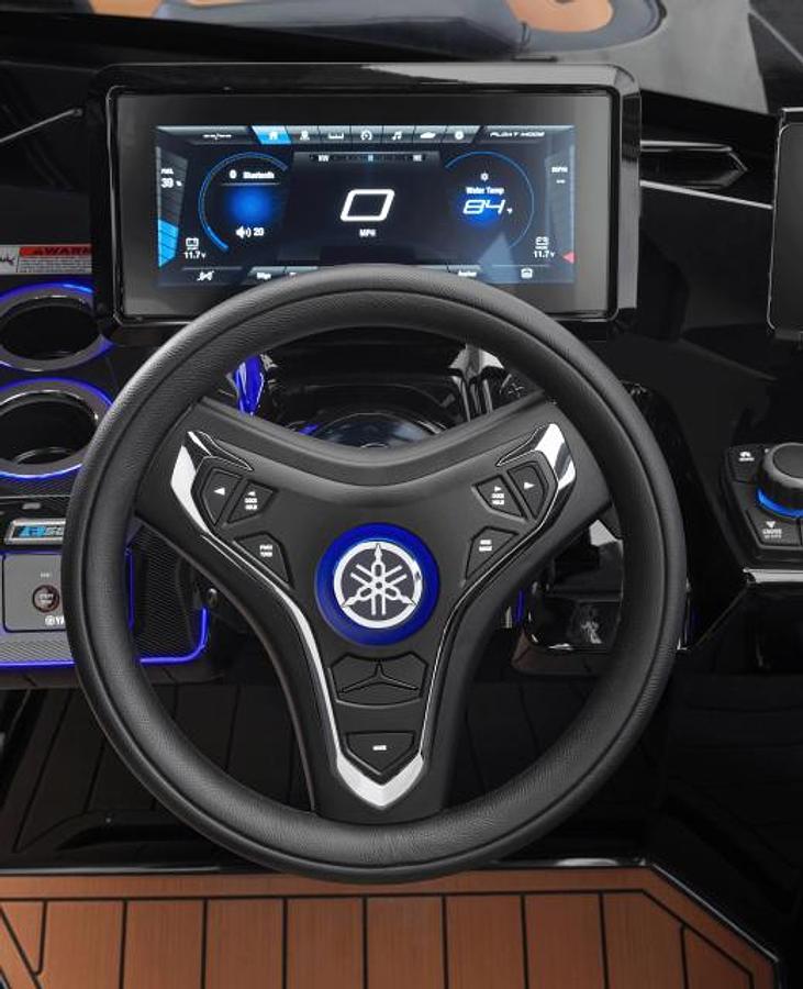 Luxury and Effortless Docking  275SD