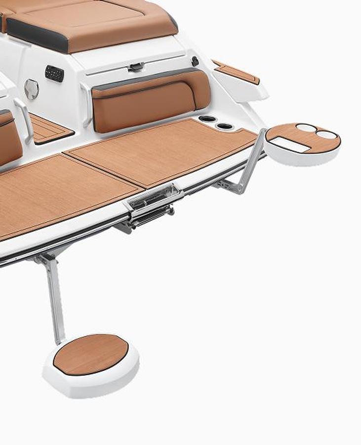 Luxury and Effortless Docking  275SD