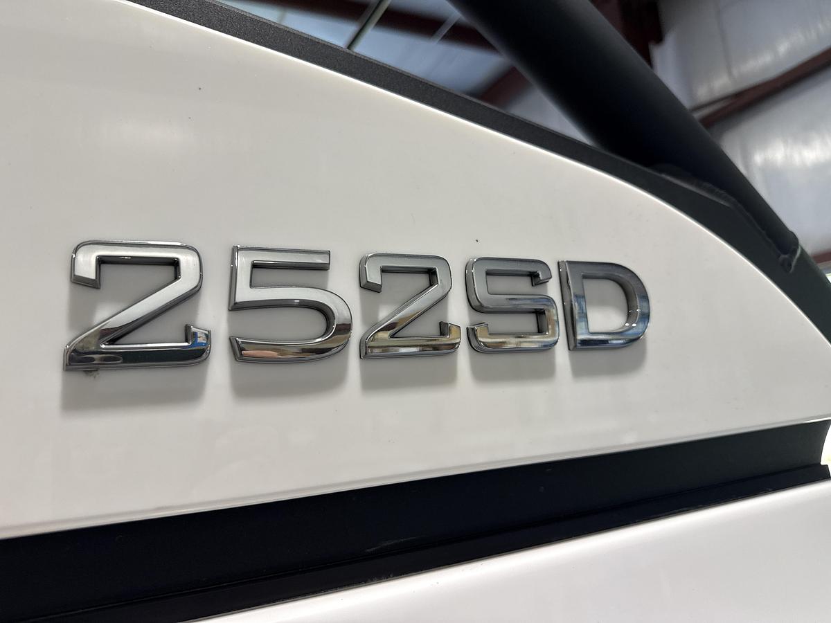 2026 Yamaha 252SD