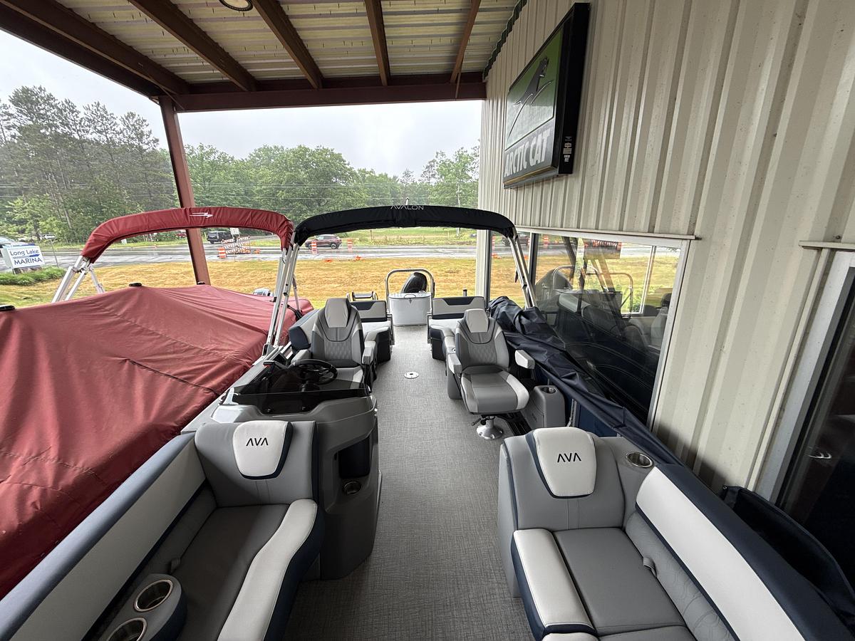 2026 Avalon 2385 LSZ Quad Lounge Shift Navy