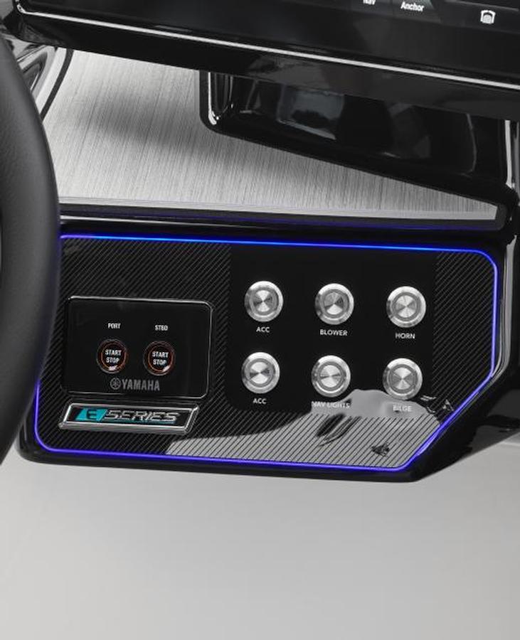 High-Tech Wakesurfer 222XE