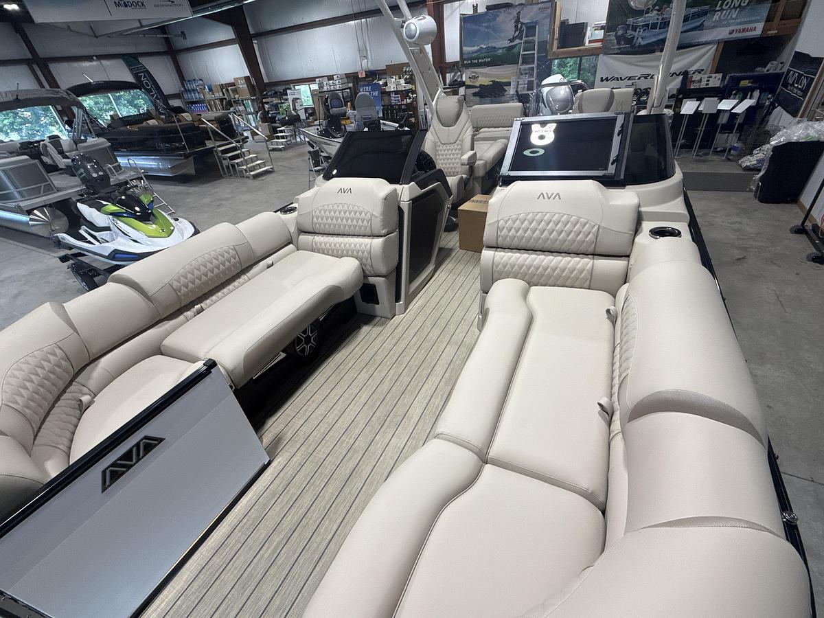 2027 Avalon Excalibur LTD 25' Quad Lounger Shift Windshield