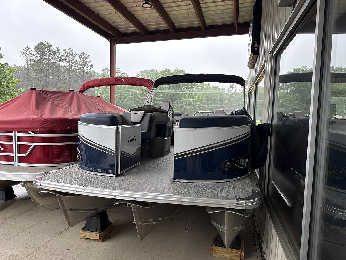 2026 Avalon 2385 LSZ Quad Lounge Shift Navy