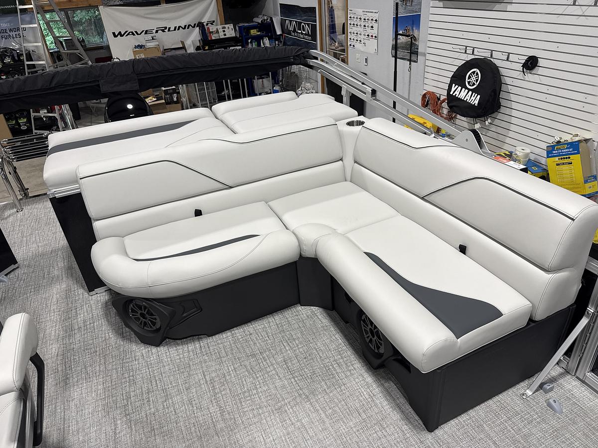 2027 Avalon 2185 Venture 85 Cruise