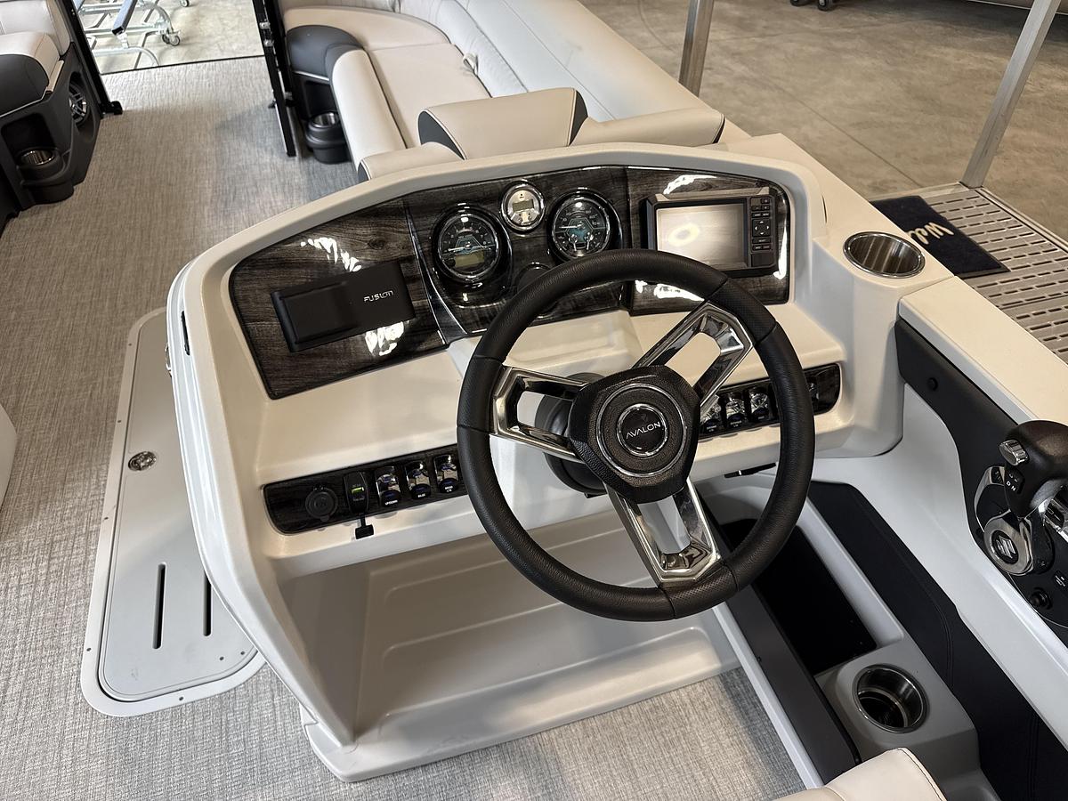 2027 Avalon LSZ 27 FT Entertainer