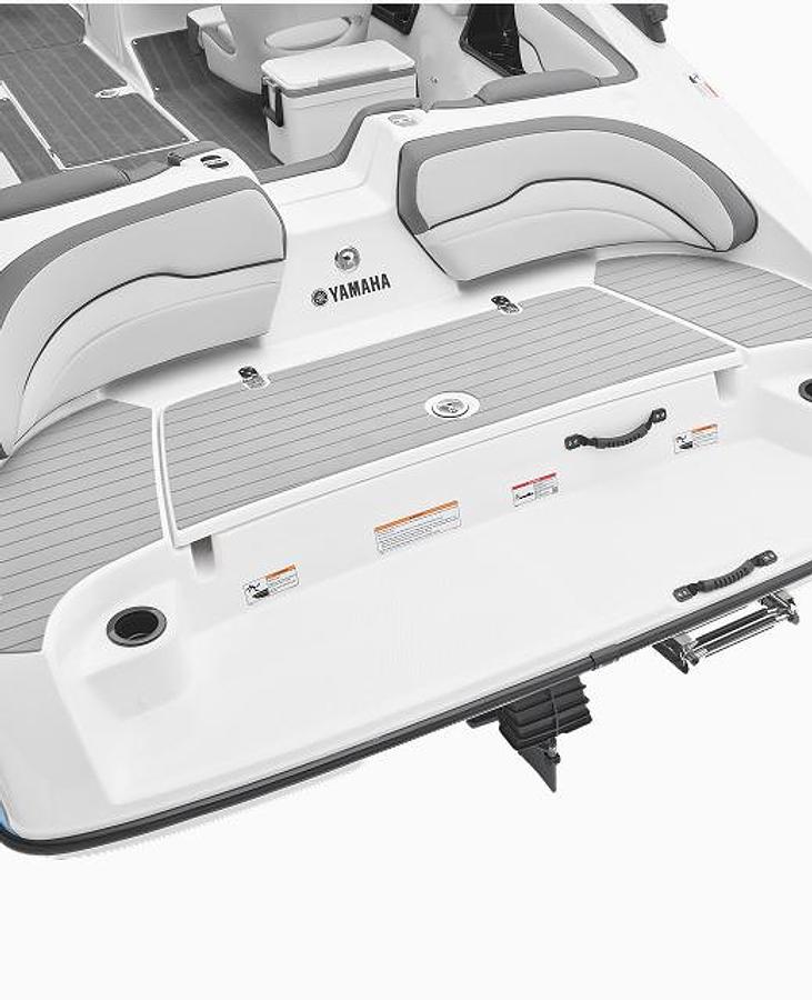 Value-Packed Boating Experience SX190
