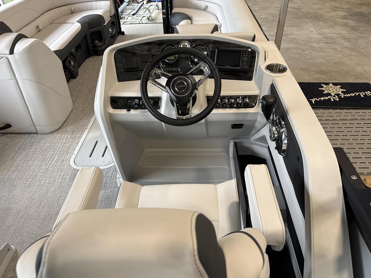 2027 Avalon LSZ 27 FT Entertainer