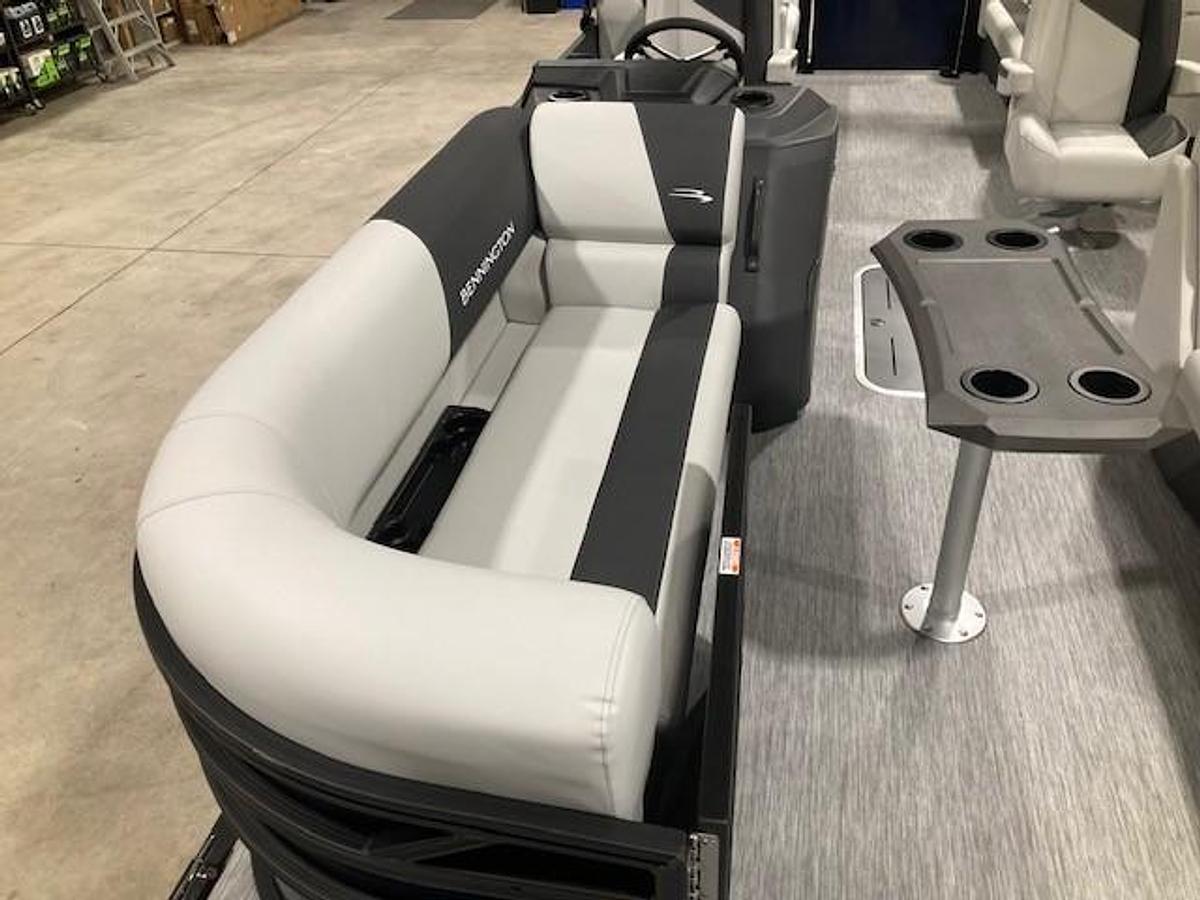 2026 Bennington 22 S-ONE STERN RADIUS BLUE