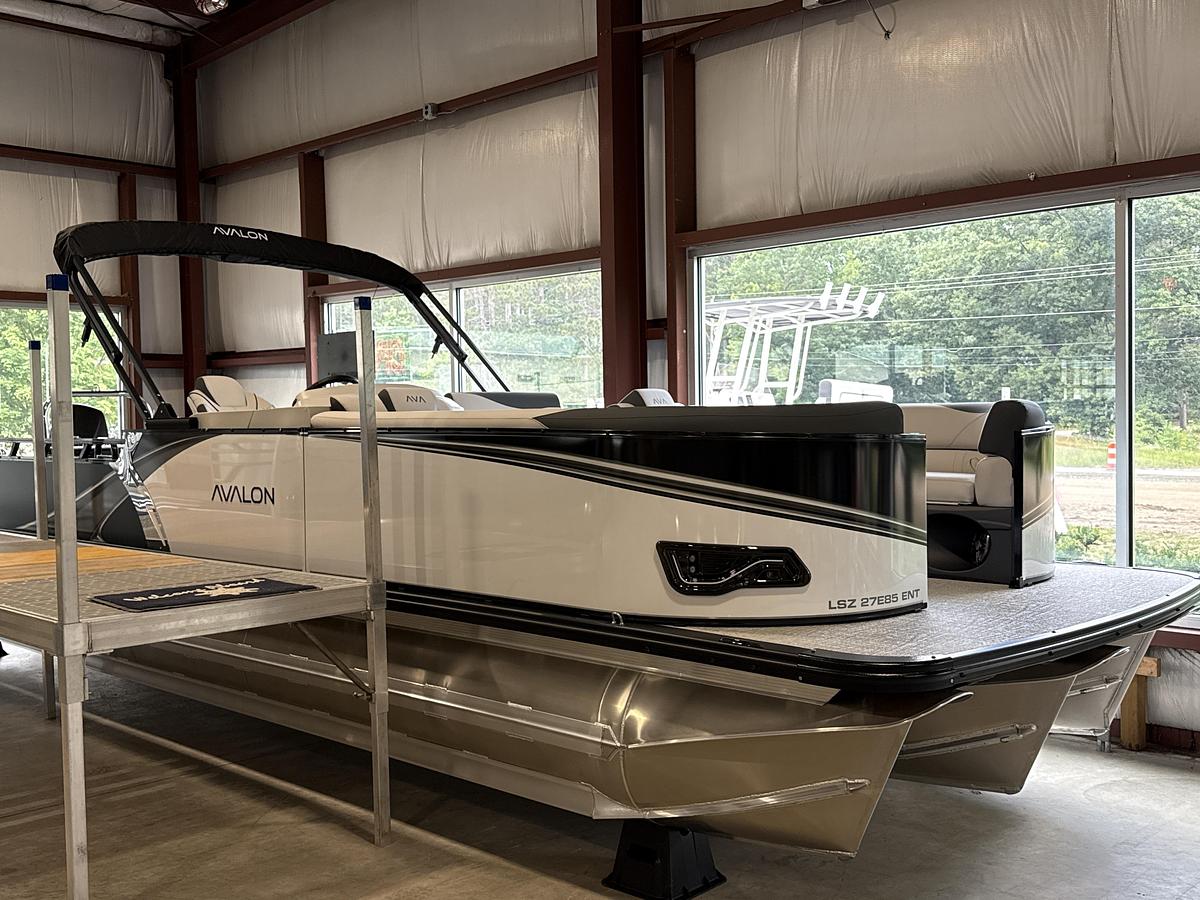 2027 Avalon LSZ 27 FT Entertainer