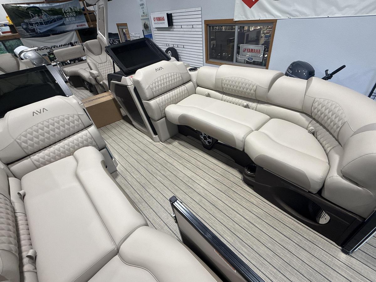 2027 Avalon Excalibur LTD 25' Quad Lounger Shift Windshield