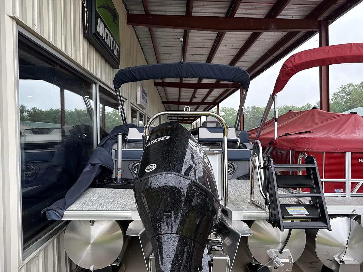 2026 Avalon 2385 LSZ Quad Lounge Shift Navy
