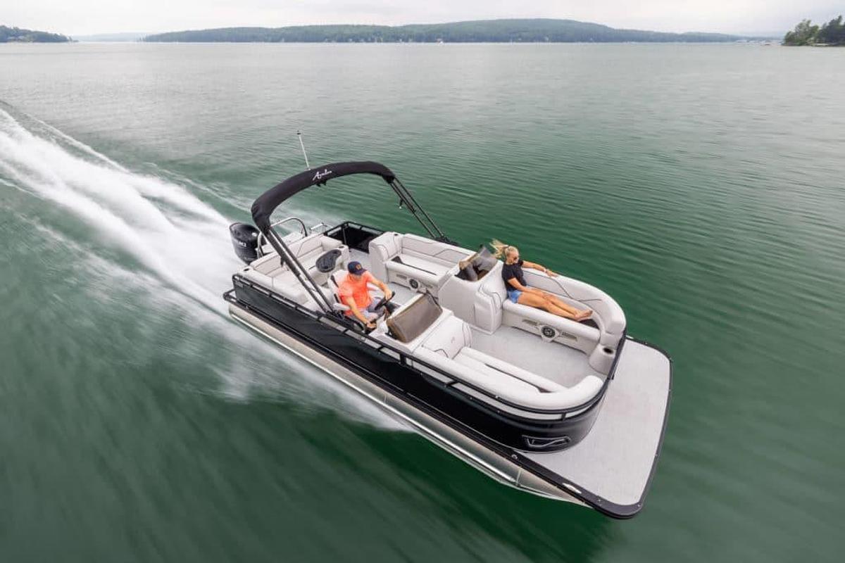 Avalon Venture 85 Center Console Fish 23 FT