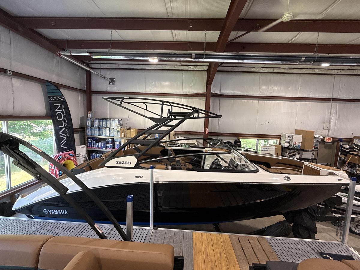 2026 Yamaha 252SD