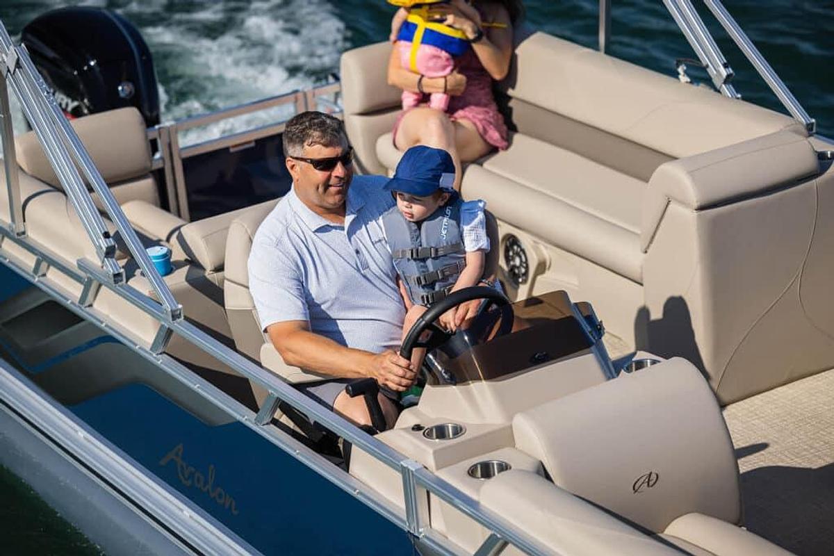 Avalon VLS Quad Lounge 21 FT