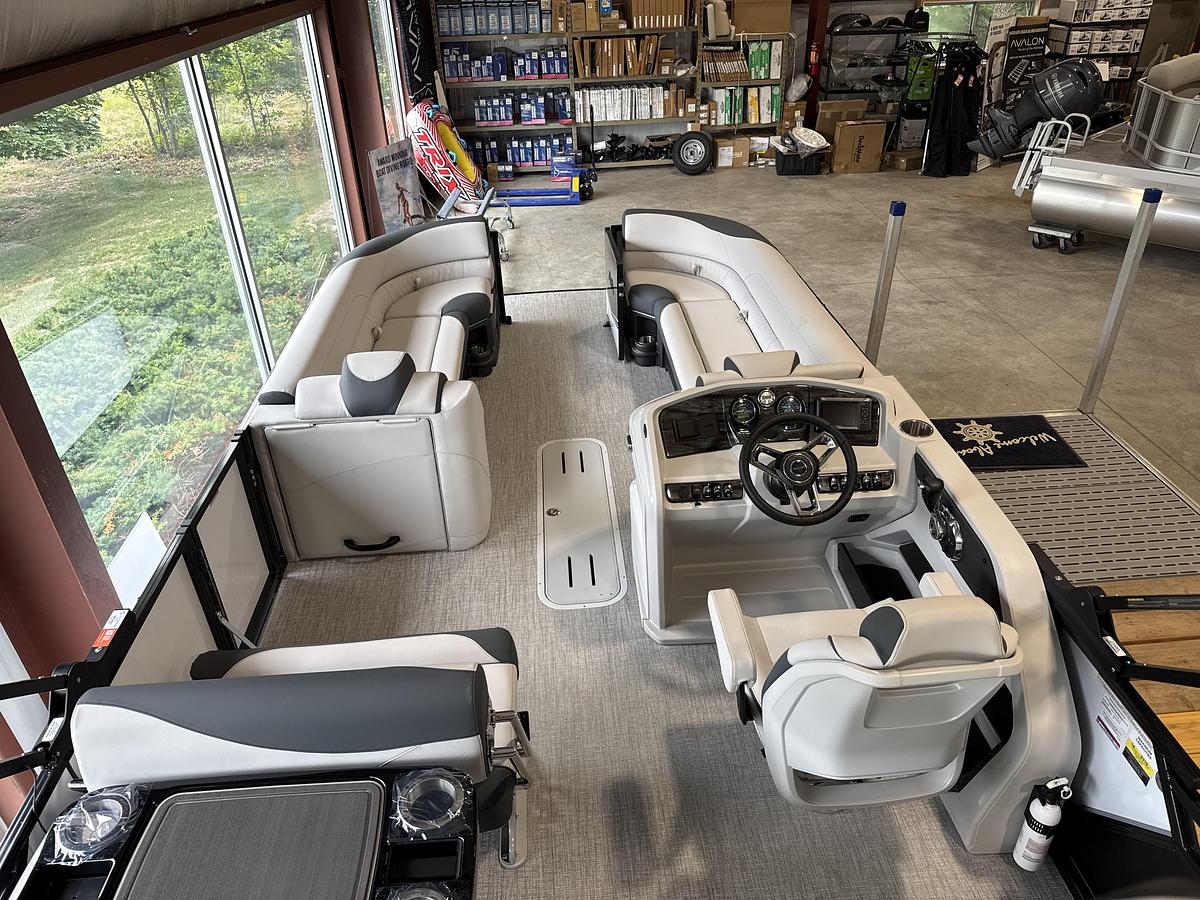 2027 Avalon LSZ 27 FT Entertainer