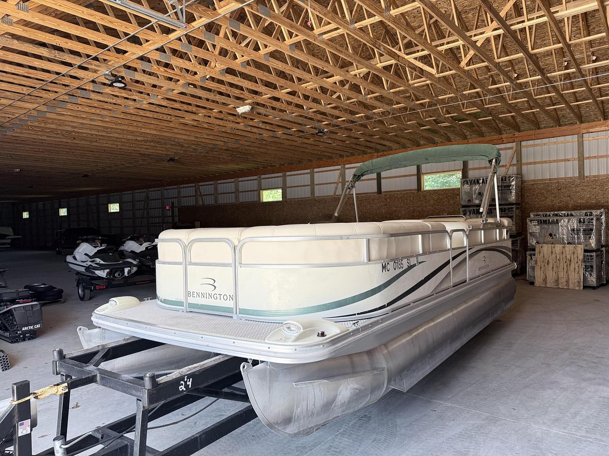 Used 2003 Bennington 2275 RL